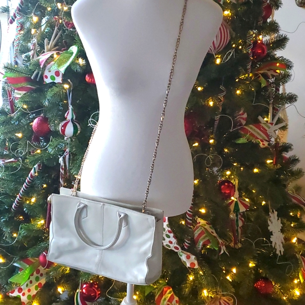 Giani Bernini White Clutch